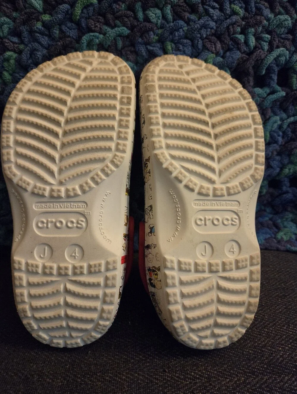 Peanuts Crocs Size J4